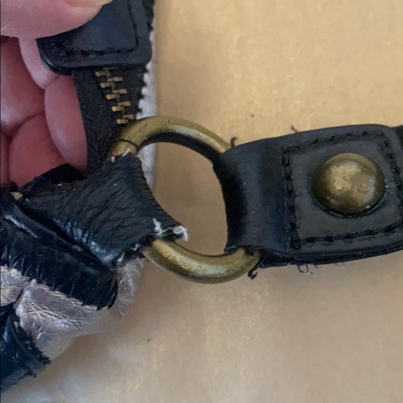 22:07 - The Sak Leather Crossbody Bag - Picture 14 of 16